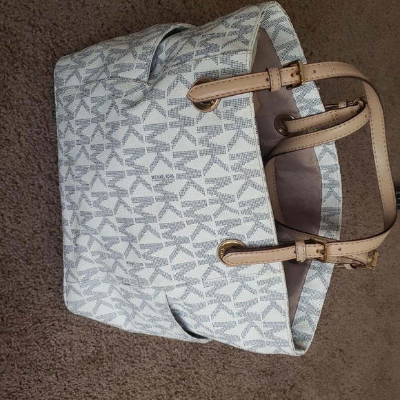 Women's hand bag